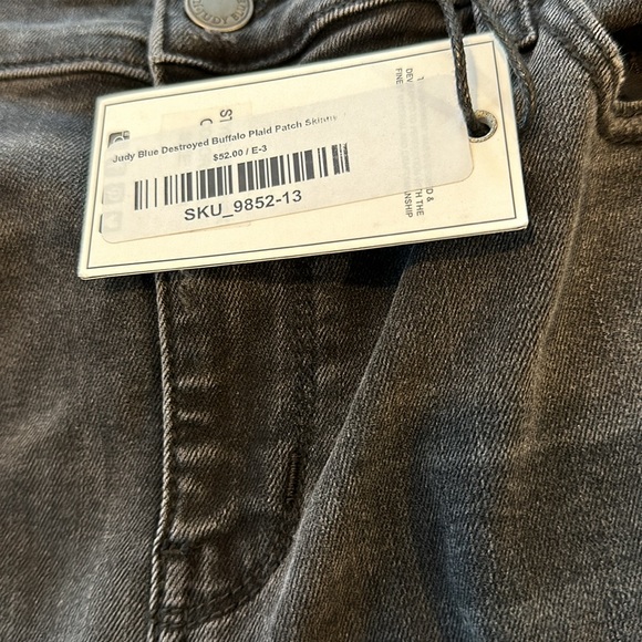 Judy Blue Destroyed Buffalo plaid patch skinny jeans-new - Picture 11 of 13